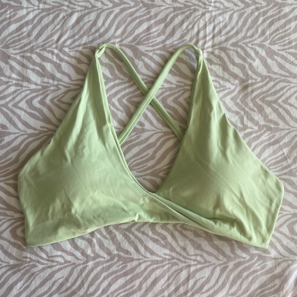 Cross Back Twist Front Plunge V-Neck Halter Sports Bra Top